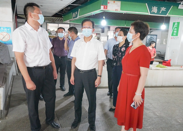 張建華率隊(duì)督查文明城市長(zhǎng)效管理工作時(shí)強(qiáng)調(diào)：堅(jiān)持以人為本 補(bǔ)齊短板弱項(xiàng) 全面提升文明城市長(zhǎng)效管理水平.jpg